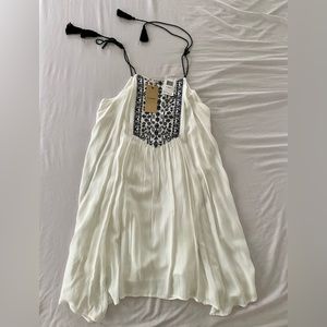 FREEWAY White Lined Dress with Embroidered Detail and Adjustable Tie Straps XSM